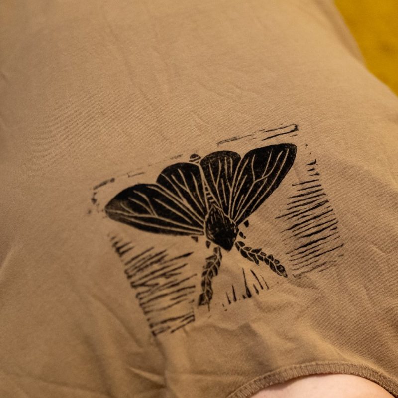 Chandail Sable «Le papillon de nuit» – Image 3