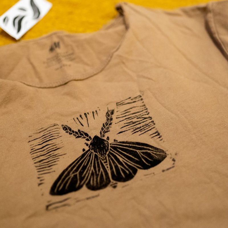 Chandail Sable «Le papillon de nuit» – Image 5